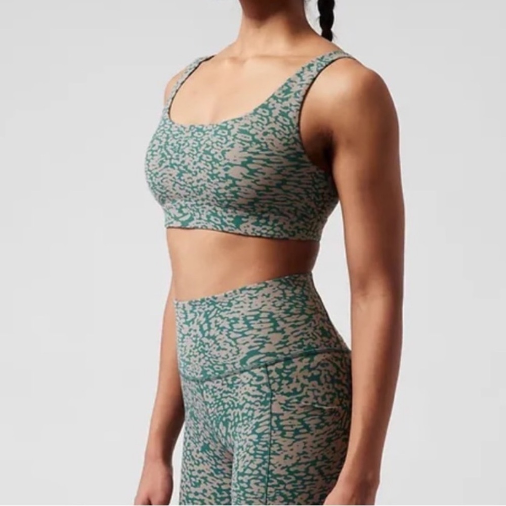 Athleta Exhale Sports Bra D-DD in Ocelot Spot Bluff Grey Teal and Gray S